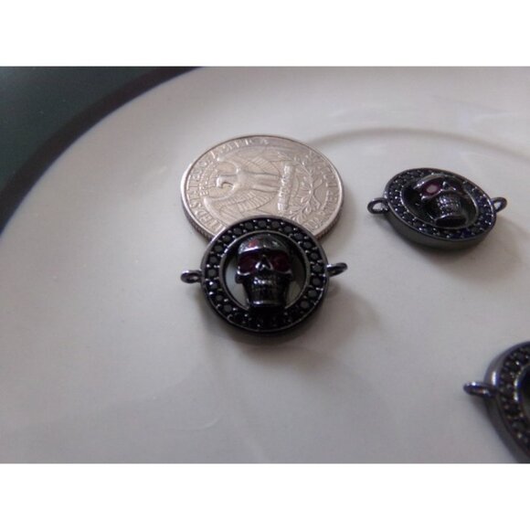 Skull w/Rhinestone Eyes Gunmetal Connector Set - Picture 3 of 3